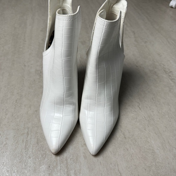 JustFab Heeled Boots Old Town Cutout Heeled bootie - Picture 4 of 13